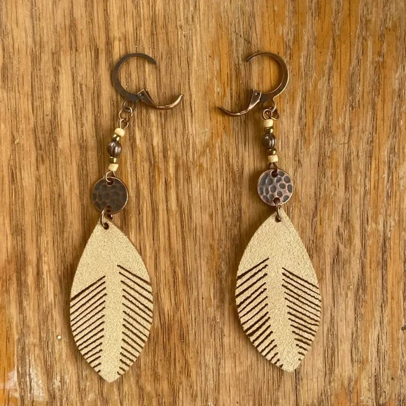 New leaf earrings neutral bronze soft leaf nature bead detail clasp back - Picture 1 of 2